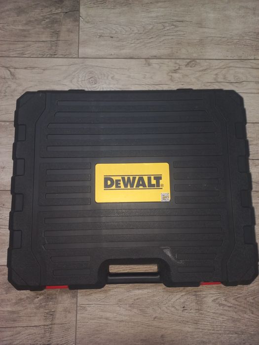 Продаётся набор электроинструмента Dewalt.