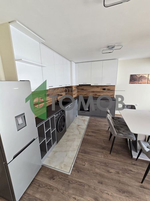 Прекрасен панорамен тристаен апартамент в кв. Била 1