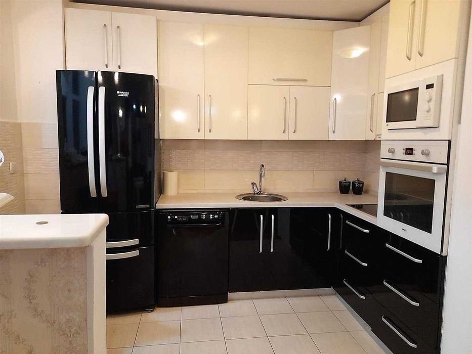 Дава се под наем Двустаен апартамент в Бургас, Лазур - 54 кв.м за 204 € - Снимка #3