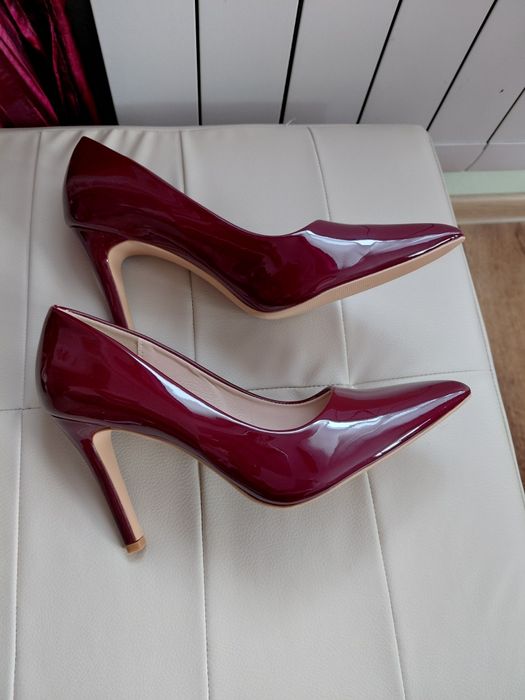 Лачени обувки цвят бордо р-р 39