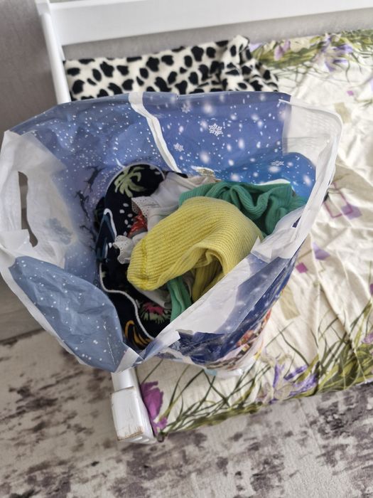 Отдам детские вещи за шоколад