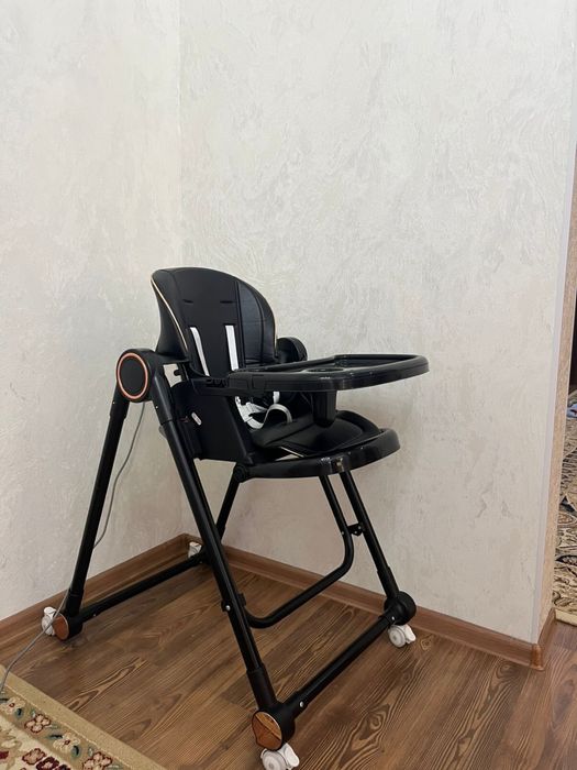 Детский стол для питания новый.