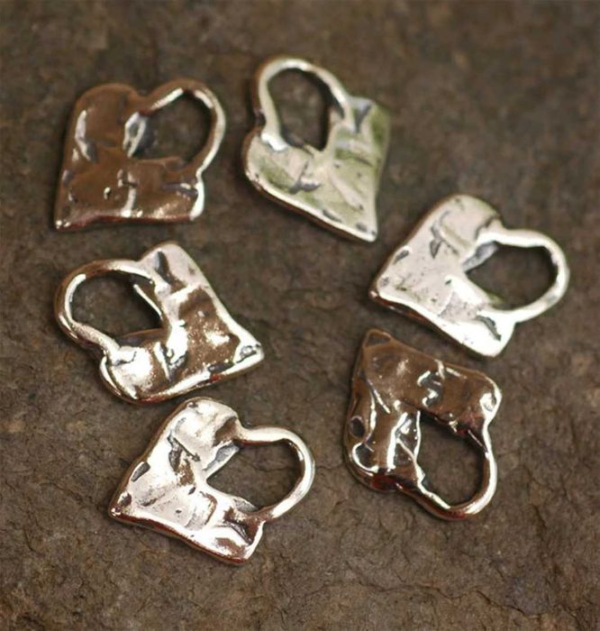 Сребърно бижу 925 – комплект от 2 медальона „Миниатюрно Сърце“.