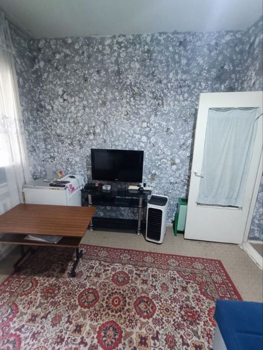 Продам 1/1/2 . Ремонт кирпич балкон 2х6. Переделана в 3-х ком.