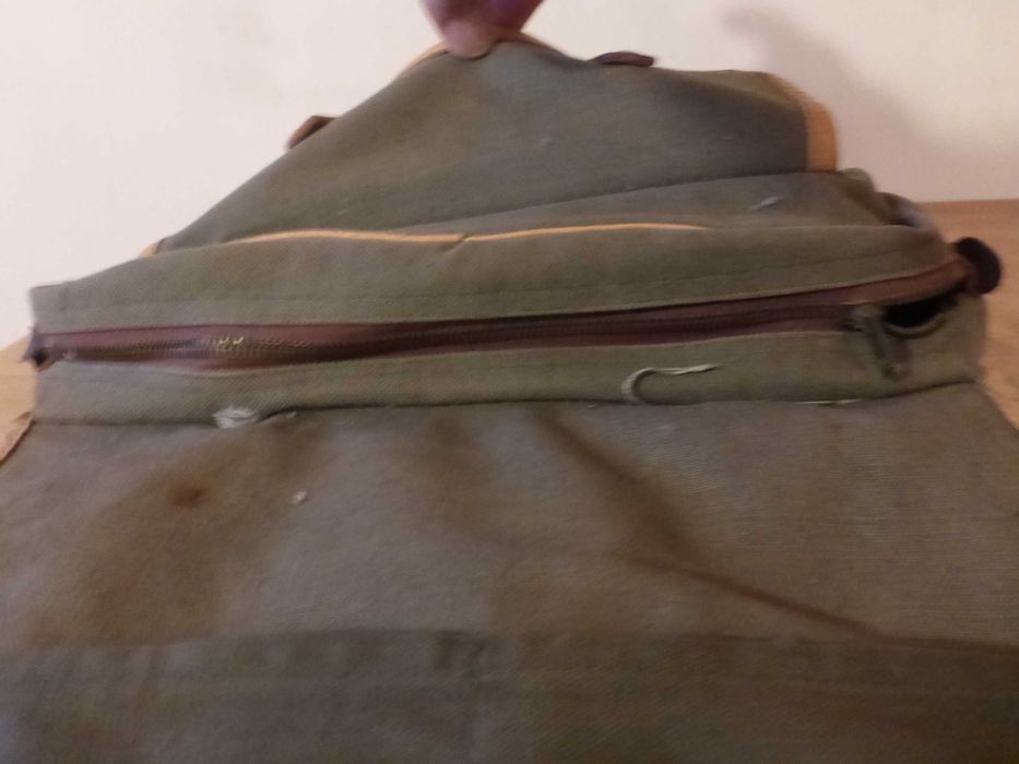 Туристическа брезентова чанта с кожена презрамка и каишки 1970 г