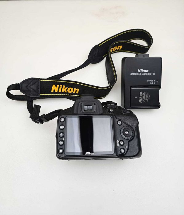 Nikon D3200 body – 3.718 declanșări – baterie, încărcător, geantă