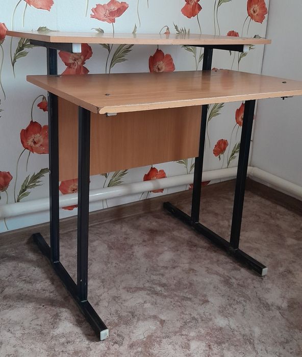 Компьютер үстелін сатамын