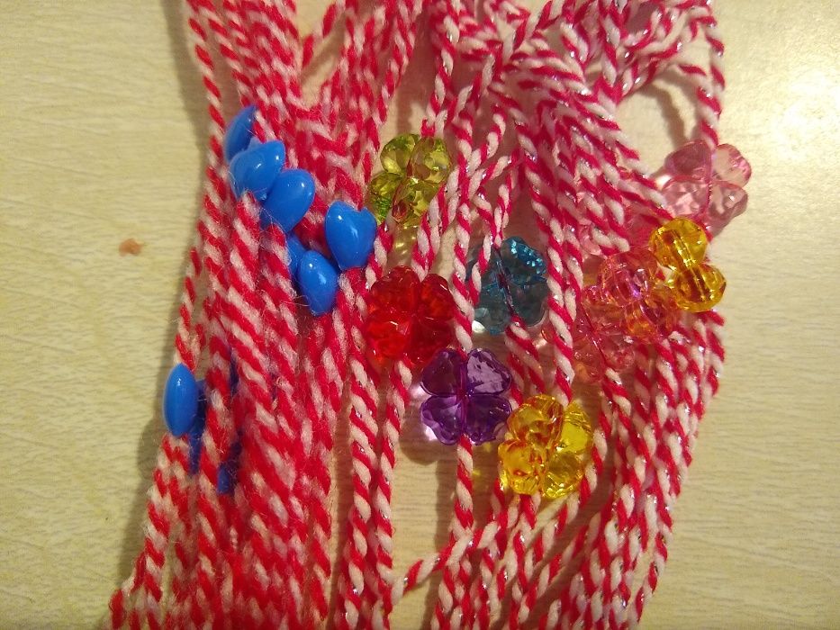 РАЗПРОДАЖБА Мартеници на снопчета (вързалки, връзки) -на едро и дребно