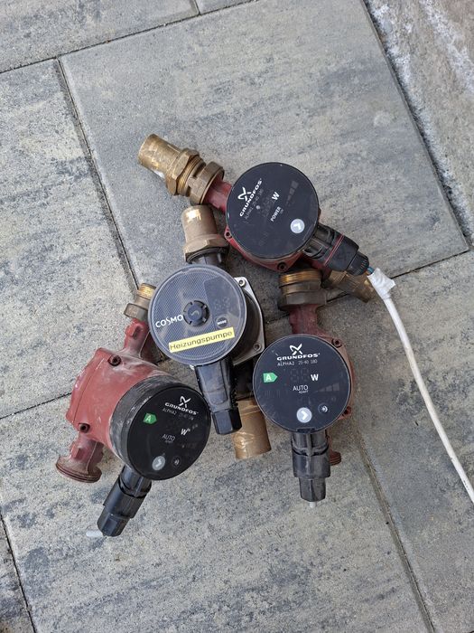 Vând pompe grundfos si un boiler