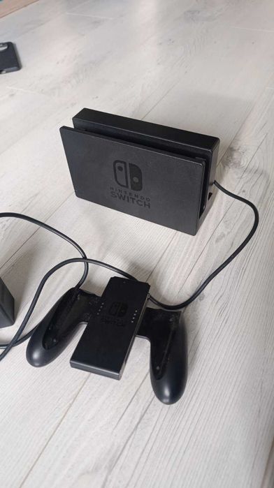 Nintendo switch с  четири игри и калъф