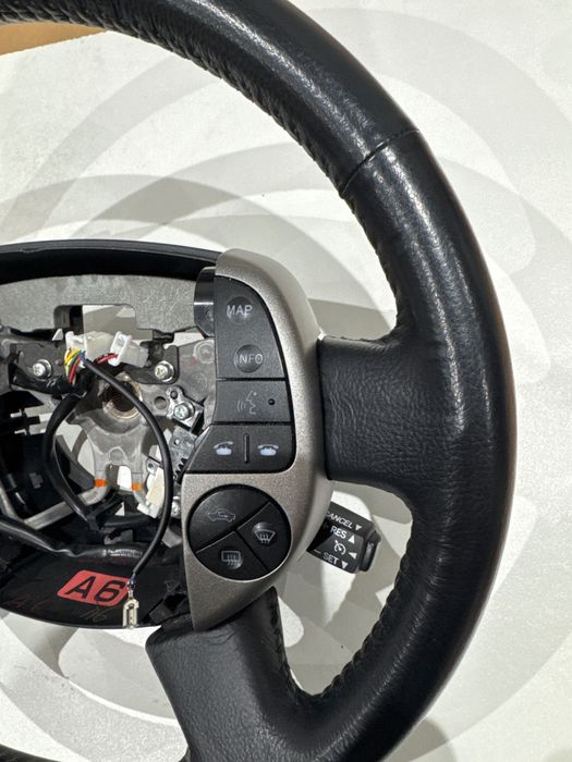 Toyota Prius кожен волан Тойота Приус