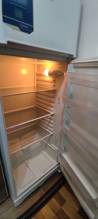 Продается холодильник Indesit
