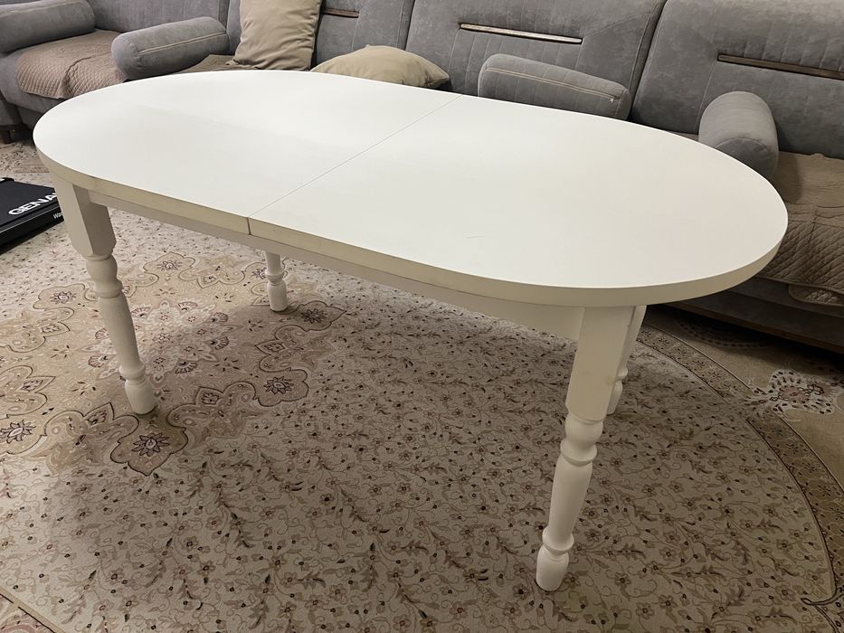 Стол для гостиной или кухни