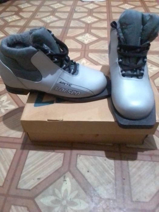 Продам Лыжные ботинки