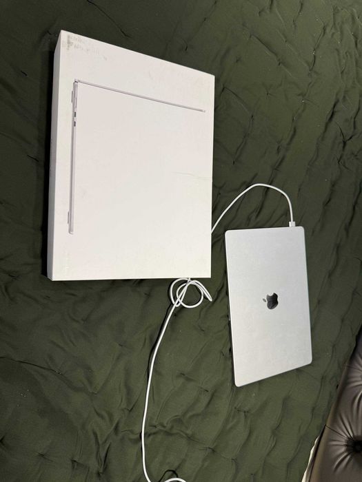 Macbook air m4 15inch silver