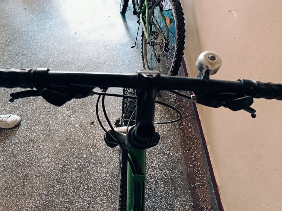 Vând bicicleta .
