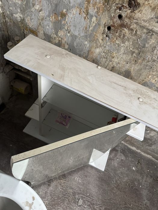 Зеркало с полкой