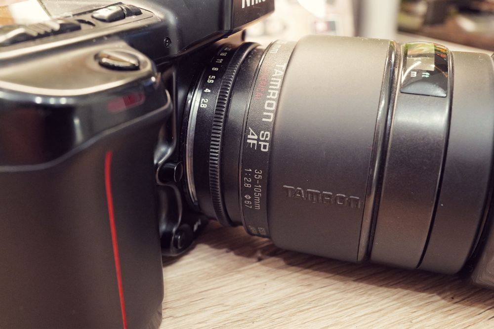 Aparat foto film Nikon F90 obiectiv Tamron Aspherical AF 35-105 cu 2.8