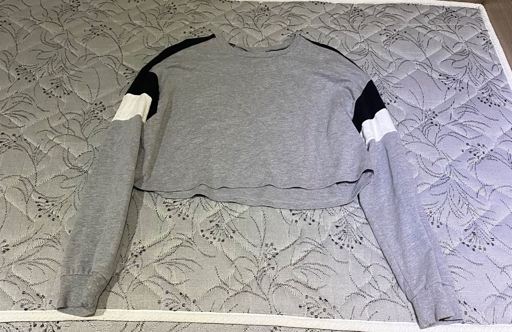 Къси дамски блузи с дълъг ръкав