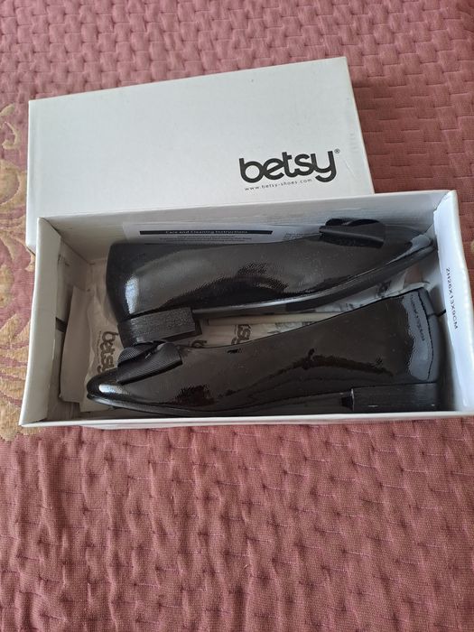 Продам туфельки для девочки