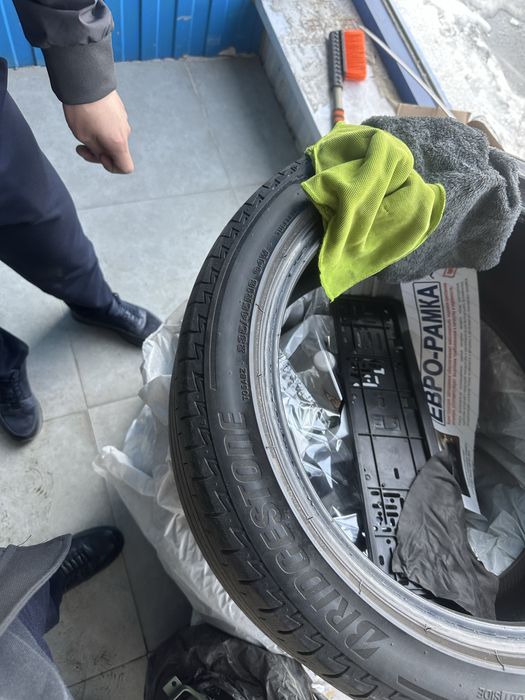 Шины летние 235/45/18