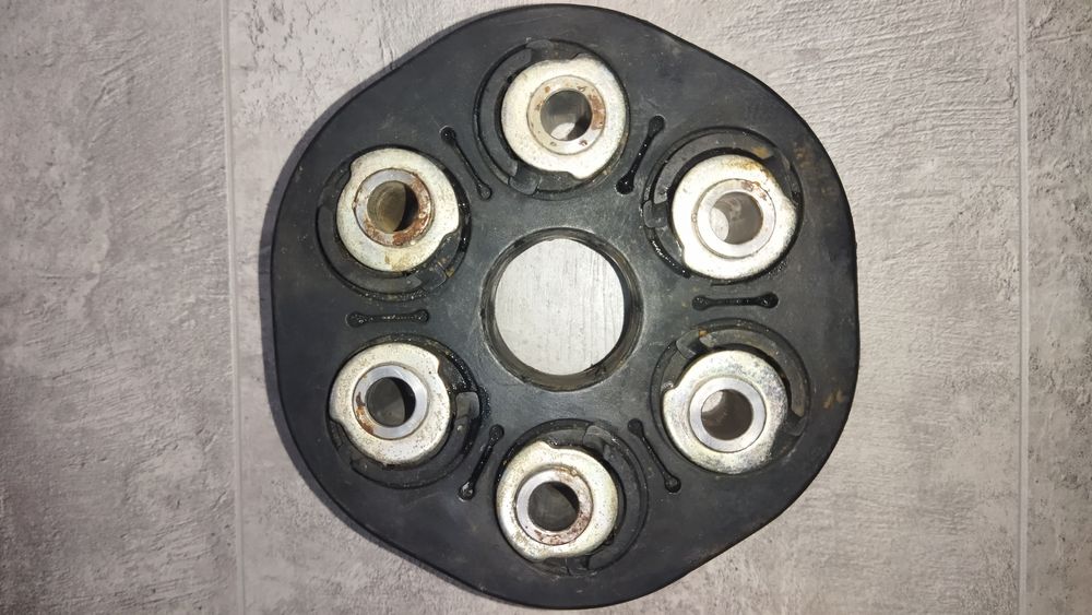 Продам НОВУЮ эластичную муфту для мерседес