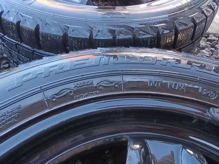 Cauciucuri de iarnă cu jante și capace R 16