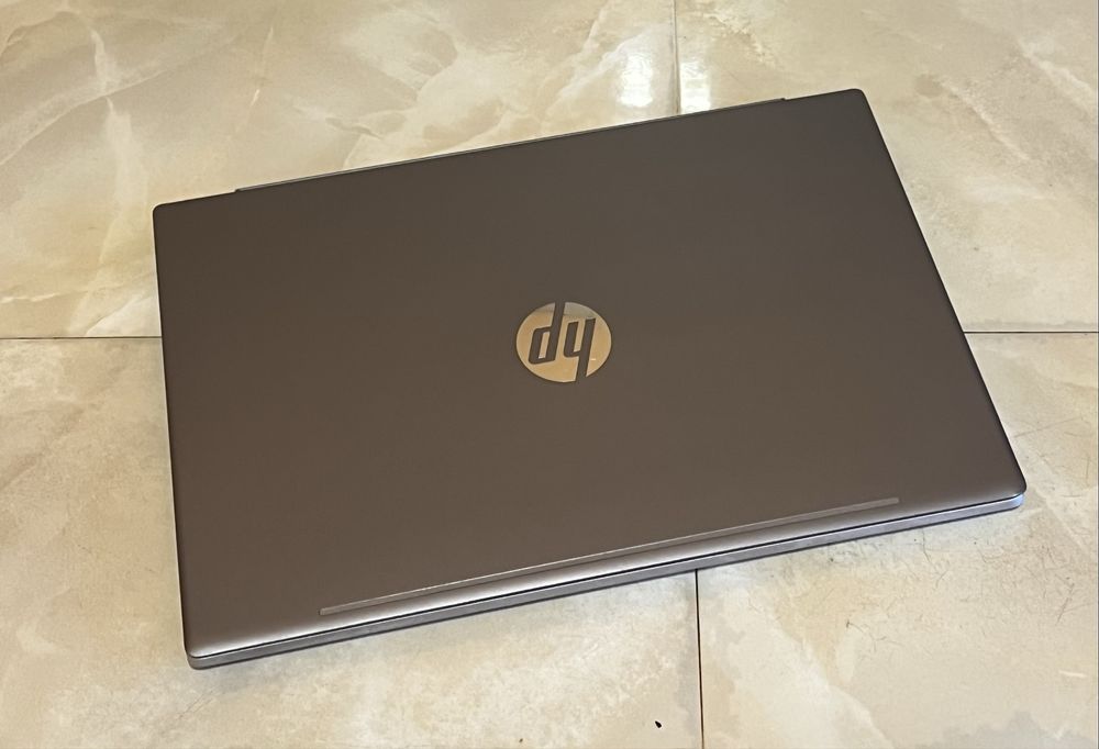 HP Pavilion 15 Silver cs i7-8 Gen. 1TB HDD 8GB RAM