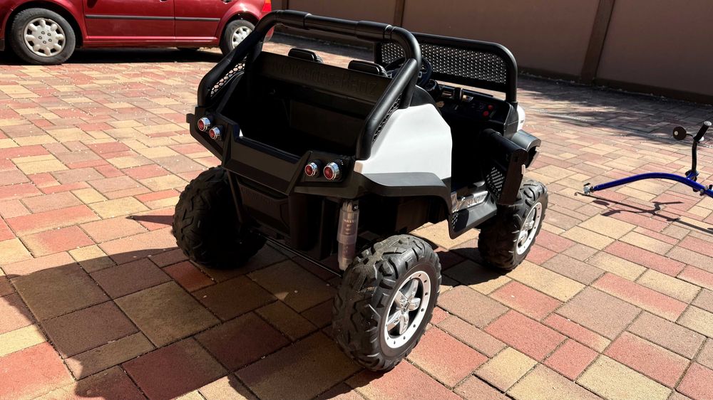 Masinuta electrica 4x4 Mercedes Unimog