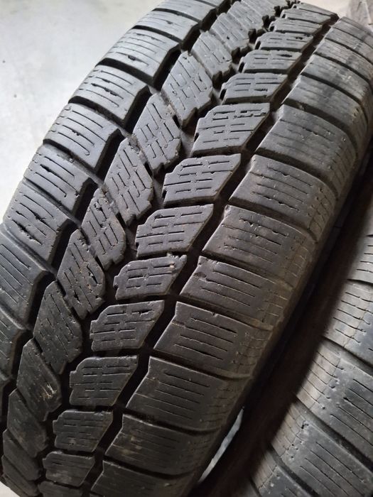 2 Anvelopele de iarnă 205 65 r15C Michelin