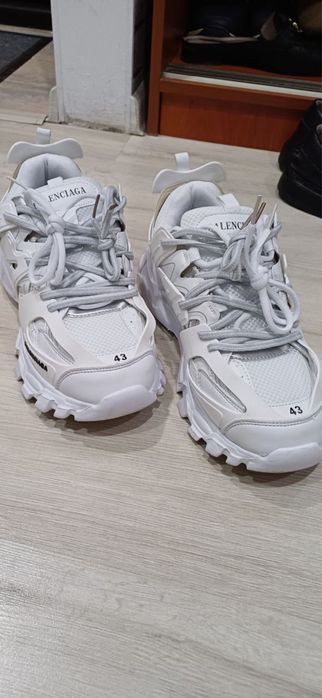Продаю balenciaga track2