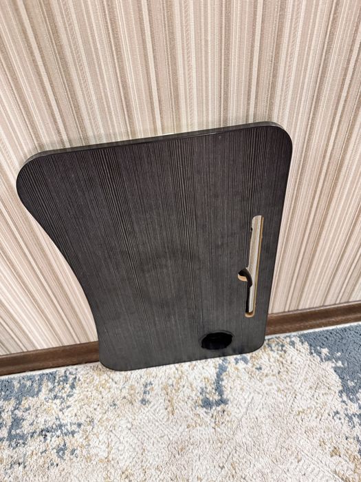 Прикроватный столик