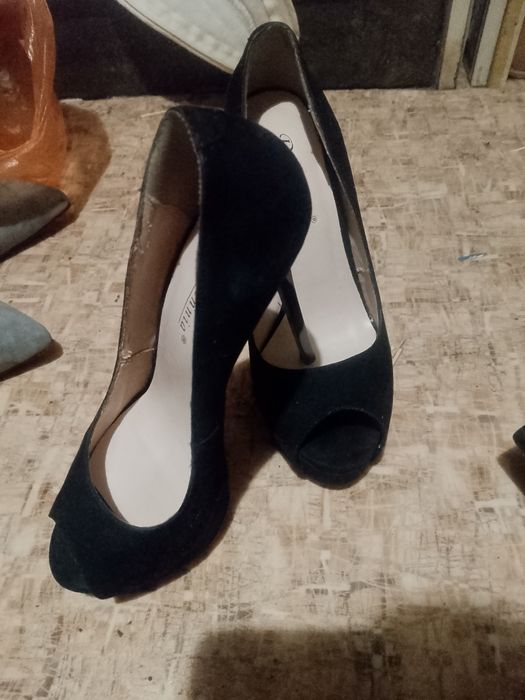 Продам туфли на шпильке