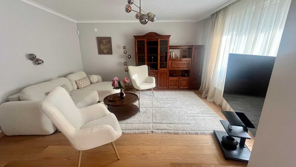 Дава се под наем Тристаен апартамент в София, Лозенец - 120 кв.м за 1196.97 € - Снимка #1