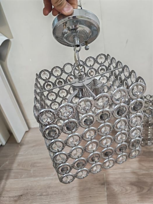 Продам люстры 2 шт