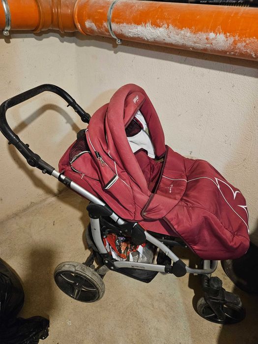 Бебешка количка две в едно + столче за кола