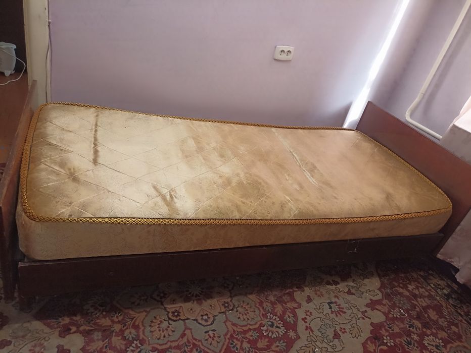 Отдам кровать б/у