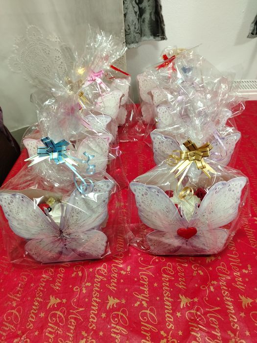 Vând aranjamente florale