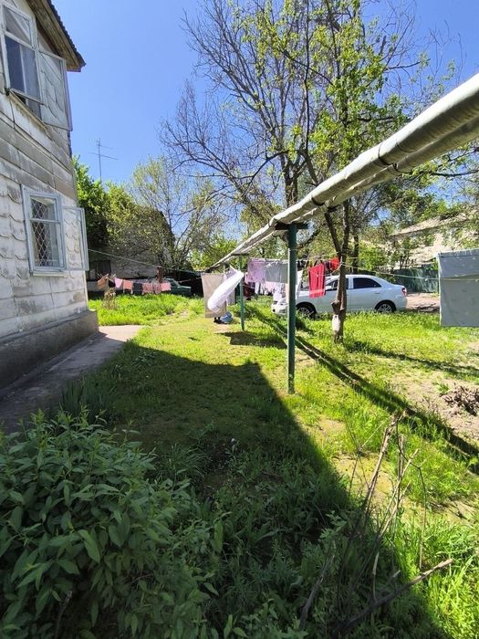 Продам 2-х комнатную квартиру в деревянном доме на первом этаже у Метр