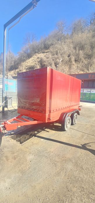 Vand sau schimb remorca auto