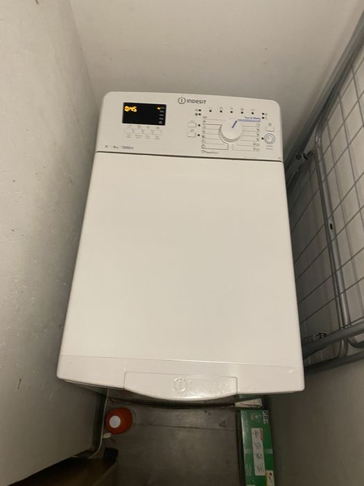 Masina spalat haine indesit display