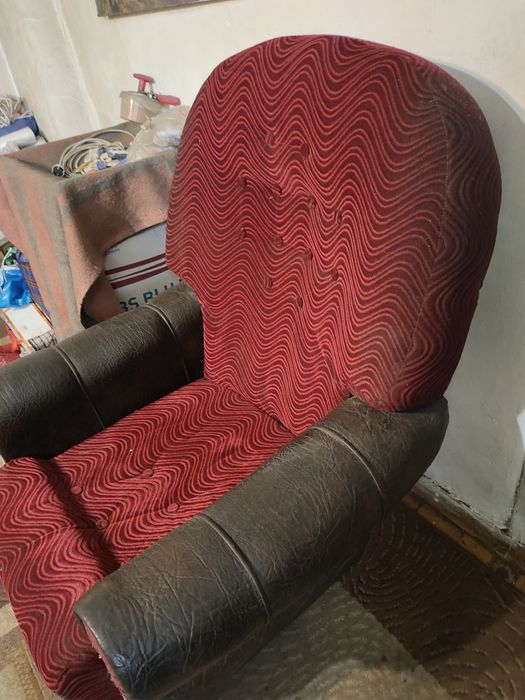 Продам  два. кресла, бардовый цвет