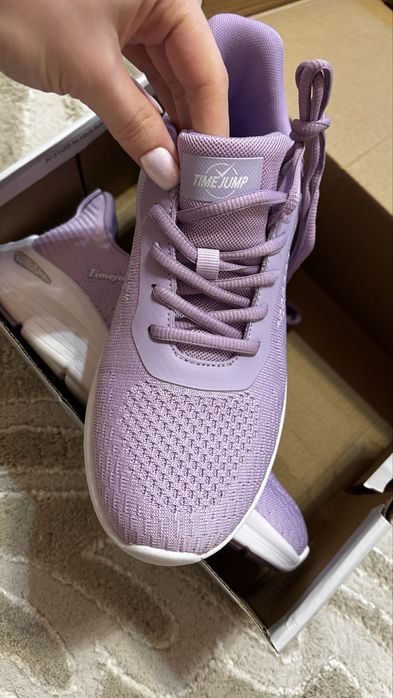 Новые кроссовки от кари р41