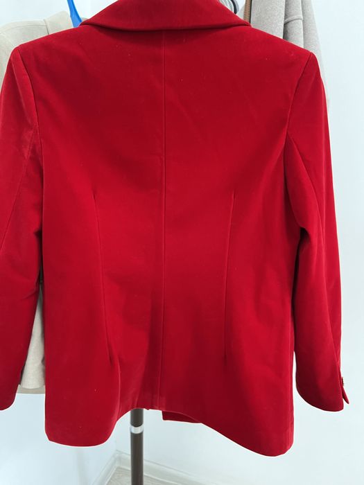 Красный бархатный женский пиджак