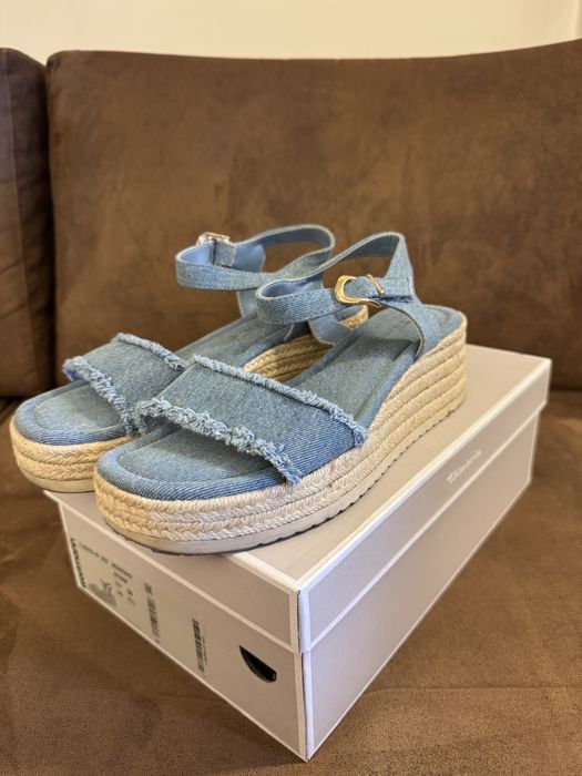 Сандали на платформа Tamaris