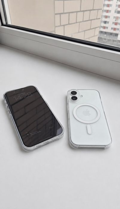 iPhone 17  white