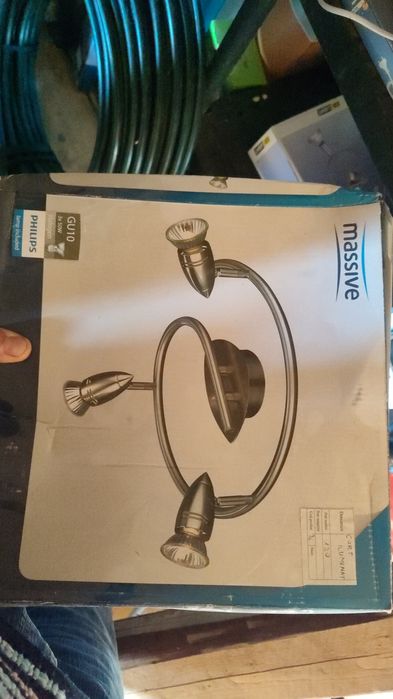 Corpuri de luminat, lustre, spoturi