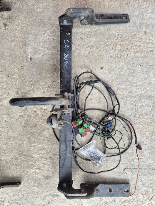 Оригинален теглич с модул за Ситроен Ц4 след 2012 год.