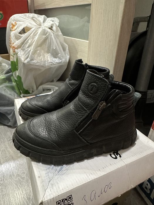 Продам детскую обувь