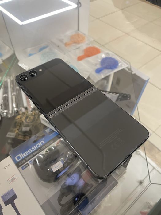 Samsung Galaxy z flip 5 256g